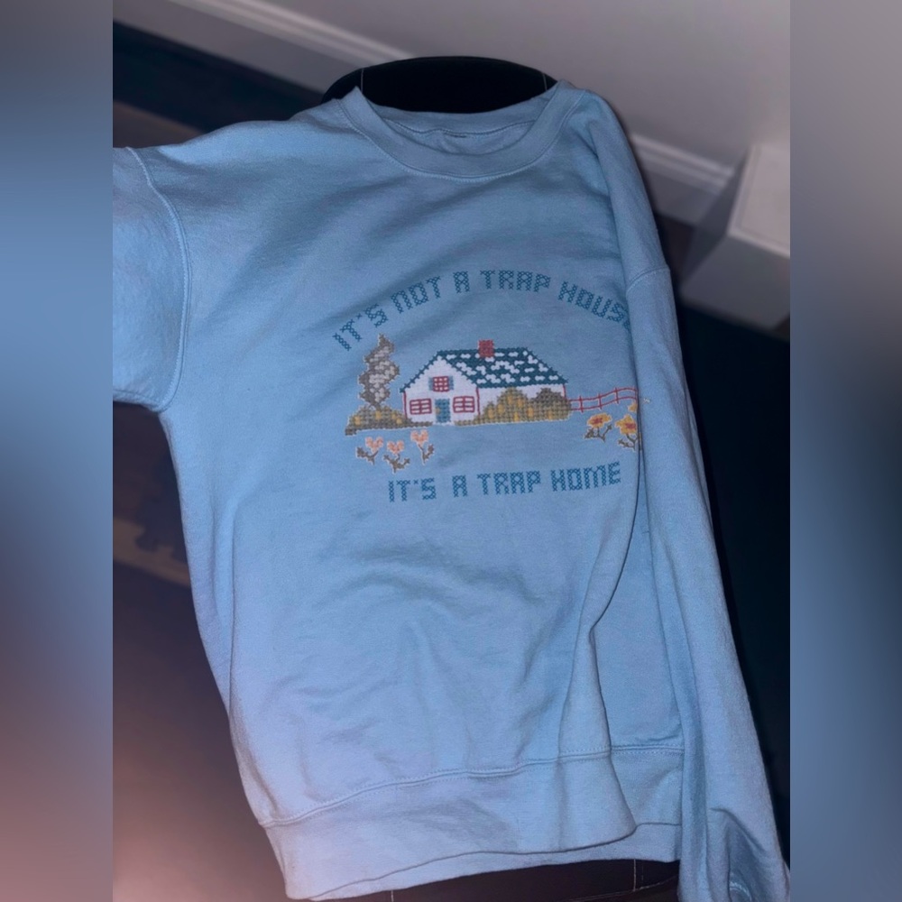 It's Not A Trap House It's A Trap Home Unisex Sweatshirt
Size M